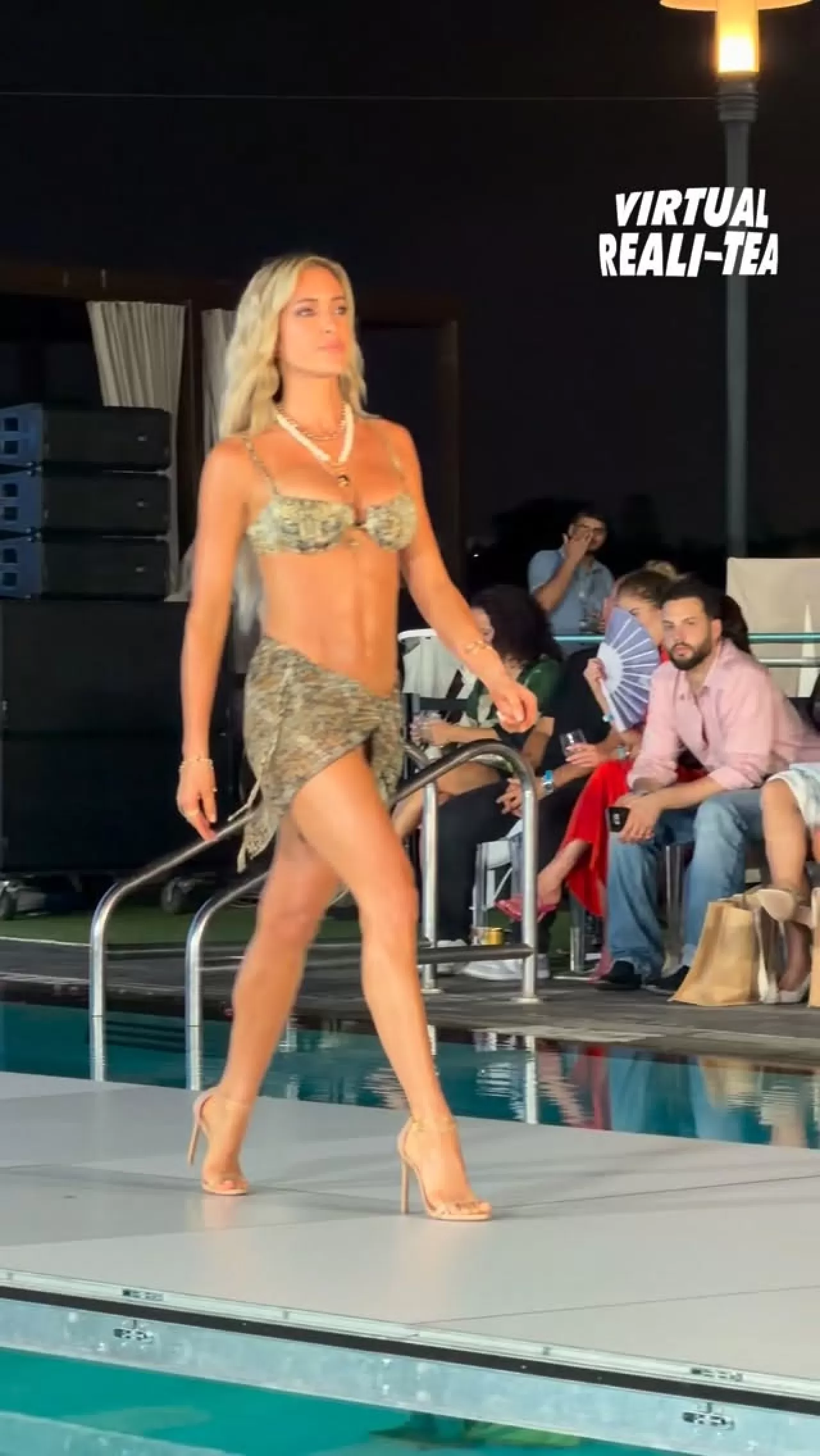 Kristin Cavallari Miami Swim Week'te Nefes Kesti