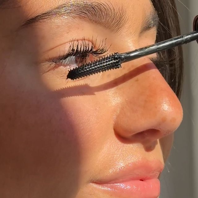 Yeni Tartelette Tubing Mascara, Bakışlara Derinlik Katıyor