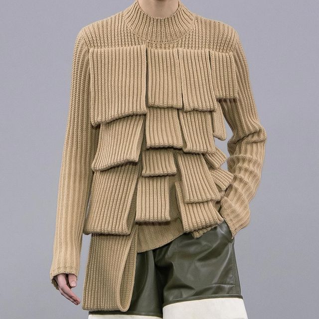 JW Anderson Yeni Koleksiyonunu Sergiliyor