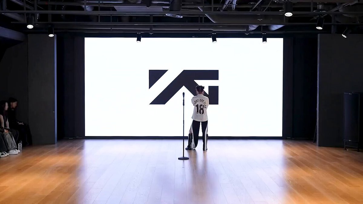 YG Entertainment Yeni Kız Grubu EVELLI'nin İlk Üyesini Tanıttı