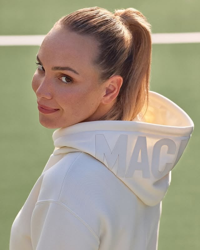 MACKAGE, Yaz Koleksiyonuna Yeni Hoodie Ekledi