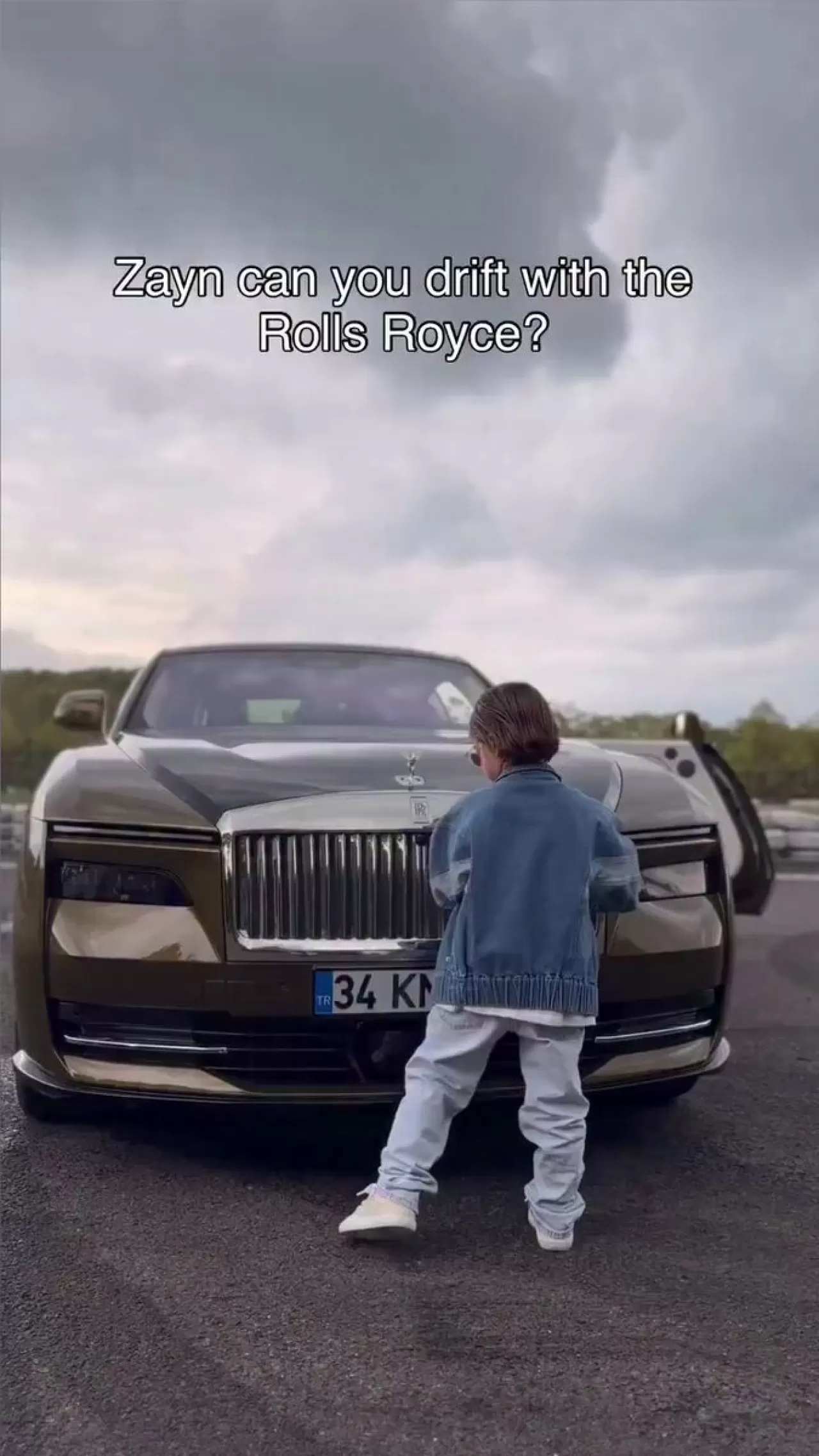 5 Yaşındaki Zayn Sofuoğlu'nun Rolls Royce ile Yaptığı Gösteri Sosyal Medyada Gündem Oldu